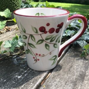 Mesa International Berry coffee mug